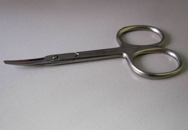 ножницы для вырезания калоприемника